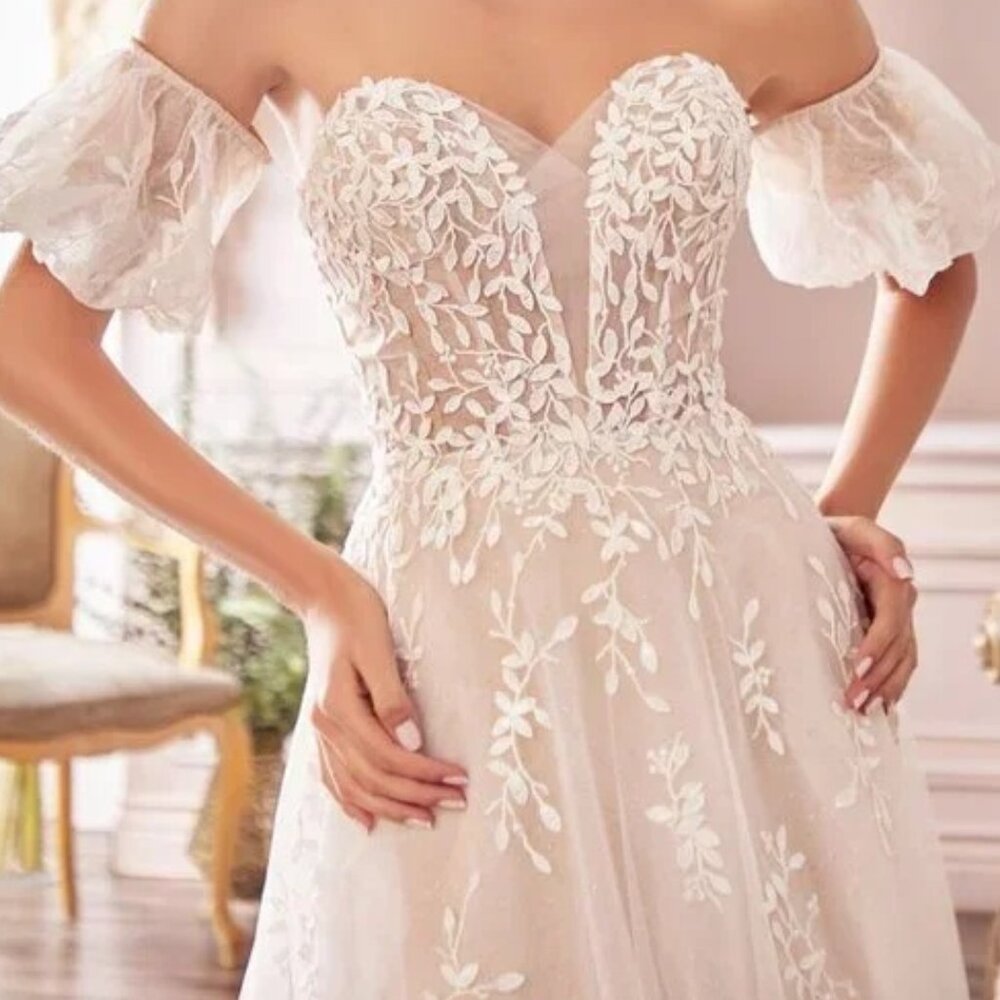 OFF WHITE/NUDE Sweetheart Neck Off Shoulder Wedding Dress
